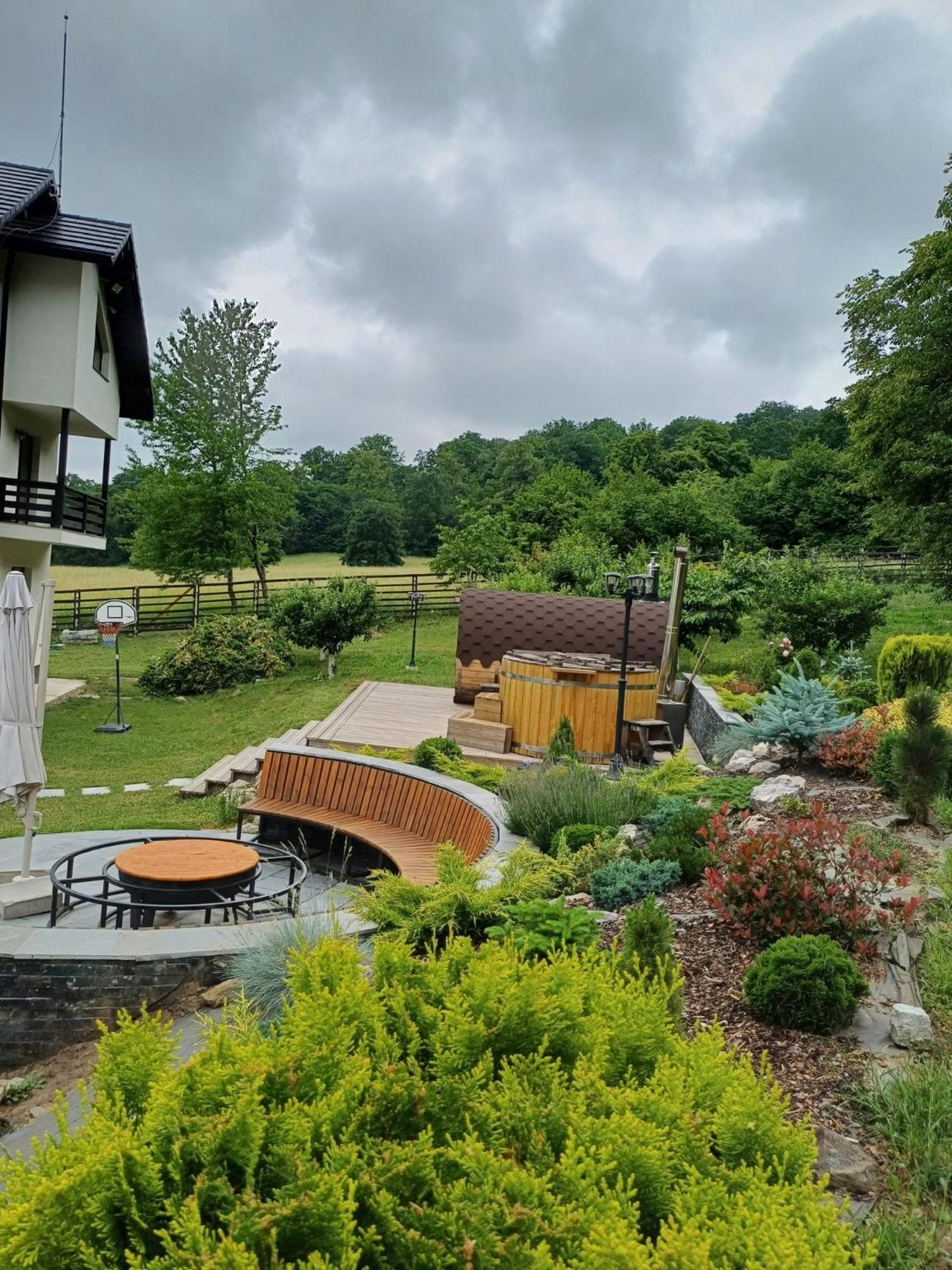 Dragomirna Sunset Hotel Mitocu Dragomirnei ภายนอก รูปภาพ